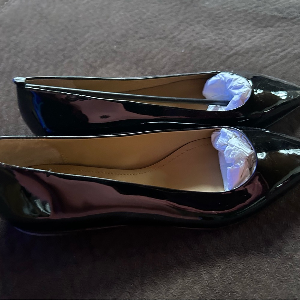 Elegant *Rare* UGG Collection Shiny Black Women's Shoes, size 7